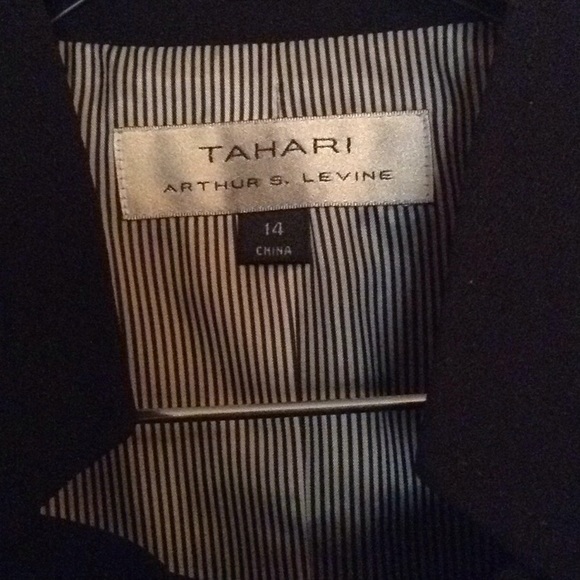 Woman's 2 pc jacket and slacks - Picture 2 of 2